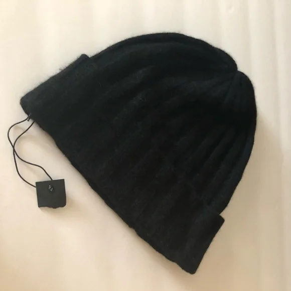 360 Cashmere / Accesories Womens  Beanie 360 etc Black Pom Pom  ?? Classic Cashmere Slouchy Beanie with Pom – Hat Attack New York main image 2